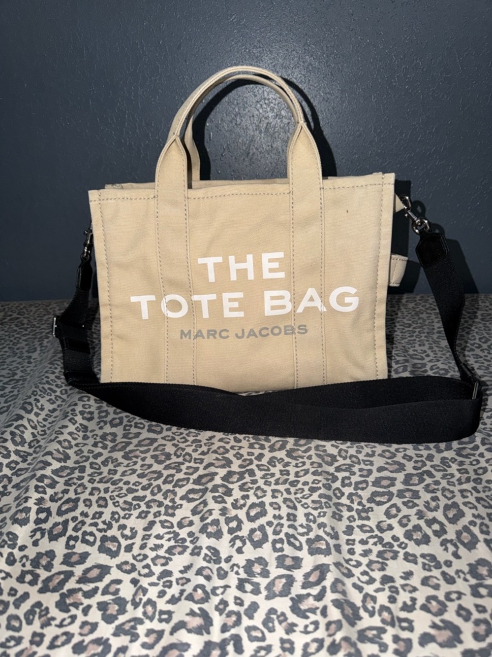 THE CANVAS MEDIUM TOTE BAG